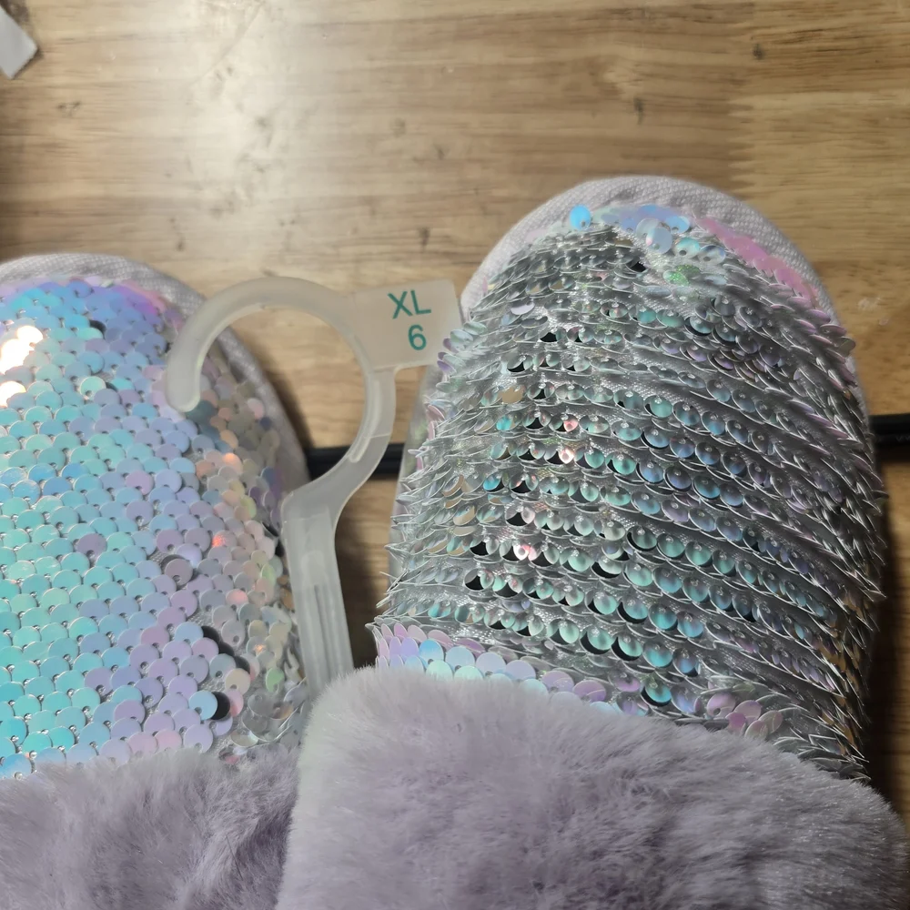 Sequin and Faux Fur Women's Slippers - Picture 4 of 4